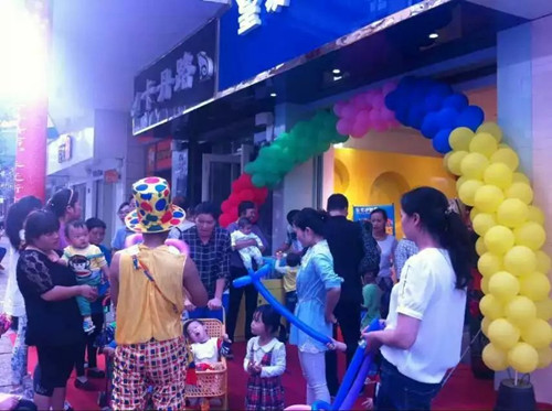 心动吗？皇家迪智尼玩具店年前生意火爆