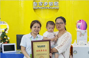 来自浙江的胡女士成功签约皇家迪智尼