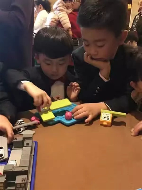 皇家迪智尼-益智玩具体验