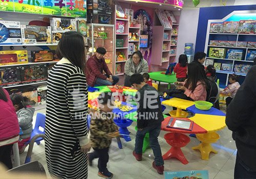 玩具加盟-开店经验-皇家迪智尼儿童玩具店加盟官网