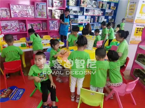 迪智尼儿童玩具加盟总部七大建议：让孩子远离危险玩具！