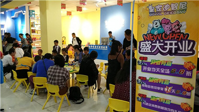 玩具店也出现过“仿真钞票”