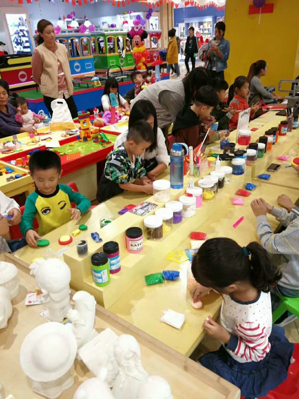 儿童玩具加盟店如何吸引消费者的关键点？