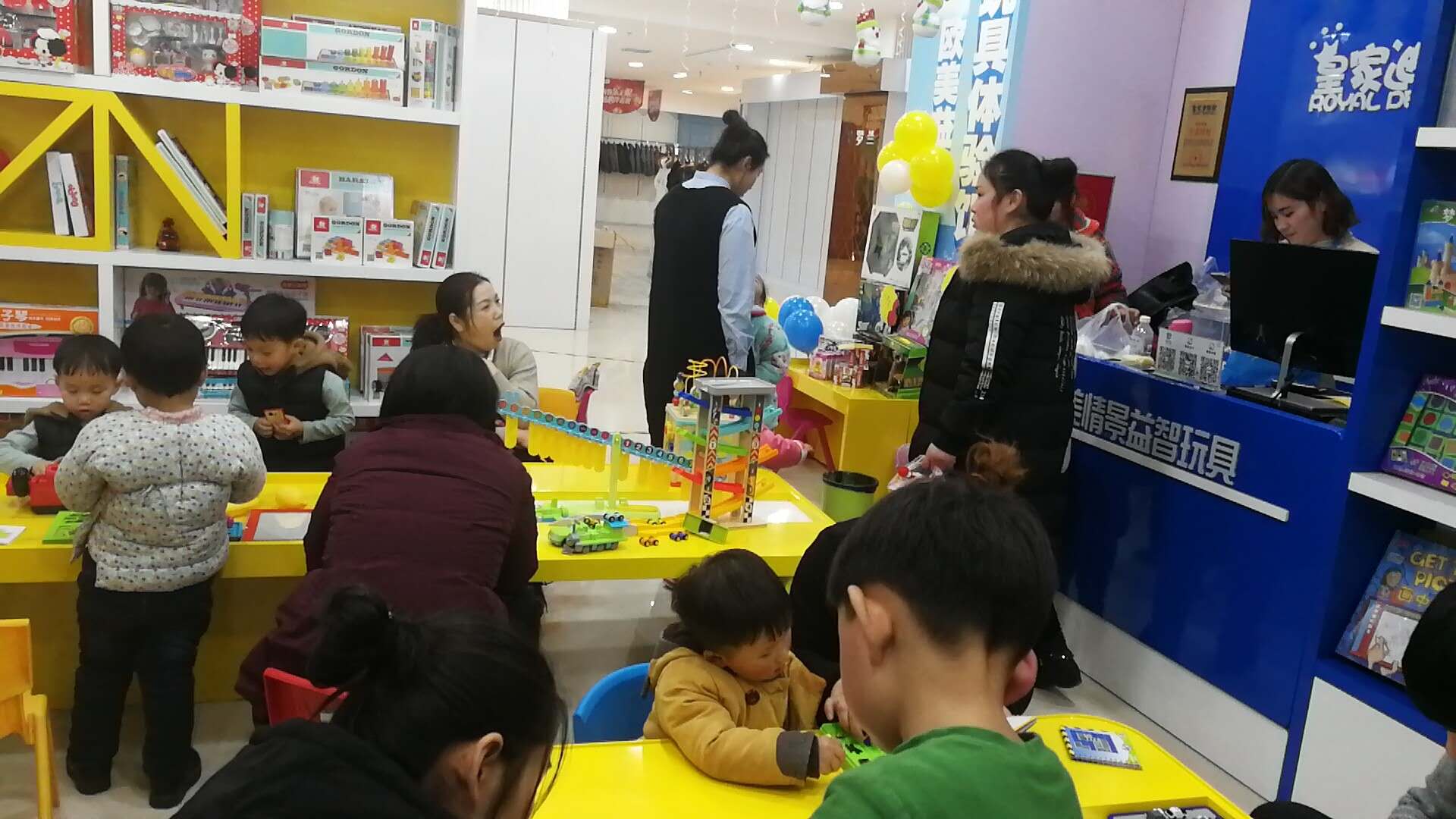 选择皇家迪智尼玩具店加盟 让你轻松致富