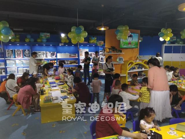  皇家迪智尼玩具店加盟开业活动-惊喜连连