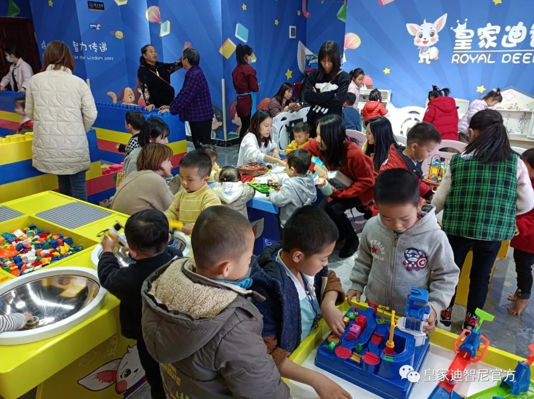 皇家迪智尼 I 坚持三个亲子互动项目，帮助幼儿大脑发育！！