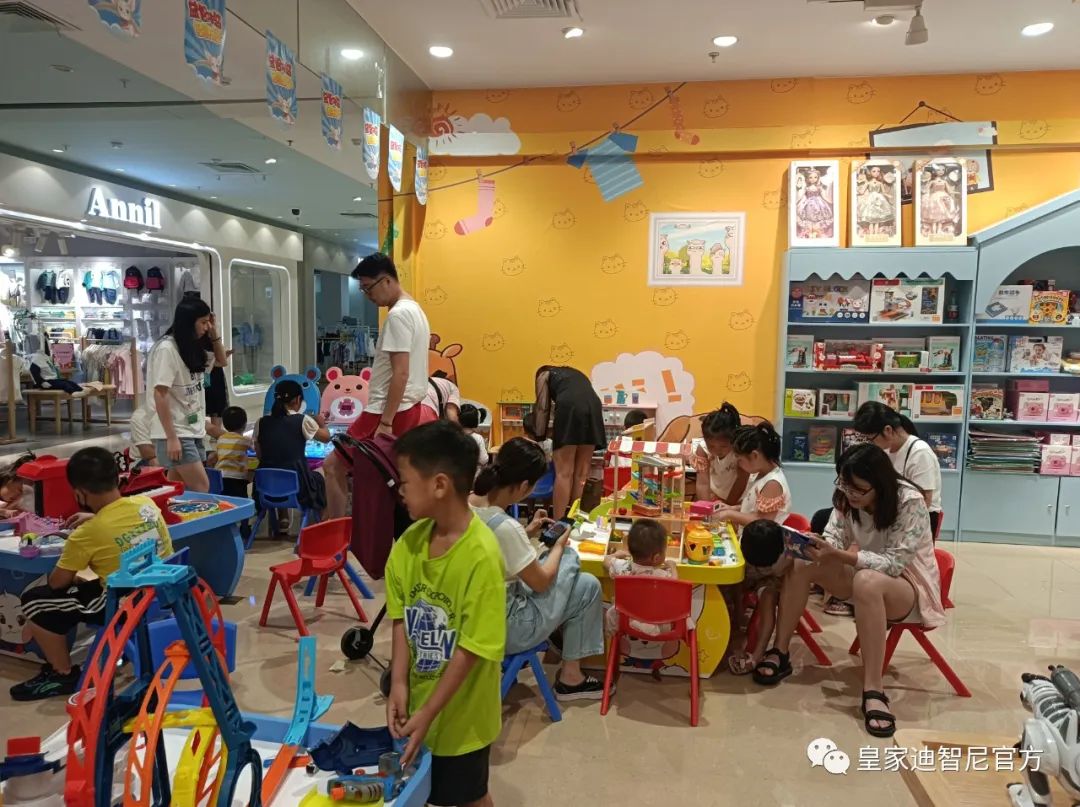 皇家迪智尼 I 孩子喜欢摔东西到底是因为什么导致的呢？
