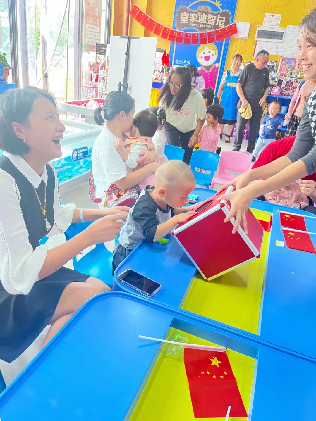 皇家迪智尼 I 分享一波国庆假期加盟店迎来一场开业“派对”