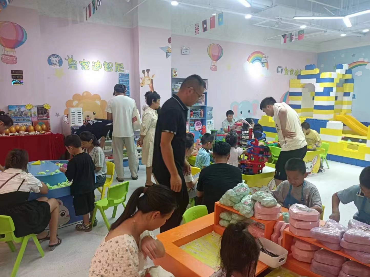皇家迪智尼 I 分享一波国庆假期加盟店迎来一场开业“派对”