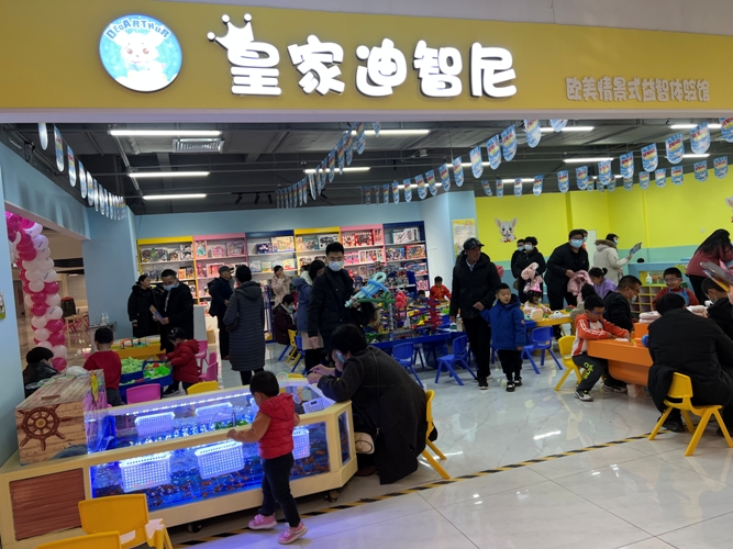 皇家迪智尼总部开年上班第一天既忙碌又充实，欢迎五湖四海的广大朋友到总部进行考察！