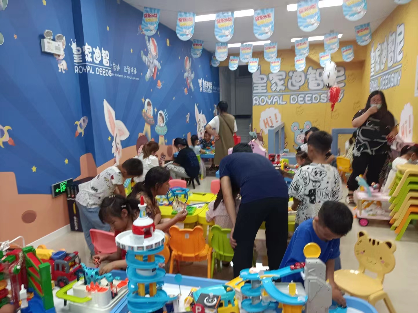 皇家迪智尼 I 孩子天生爱玩，却是学校的学霸！