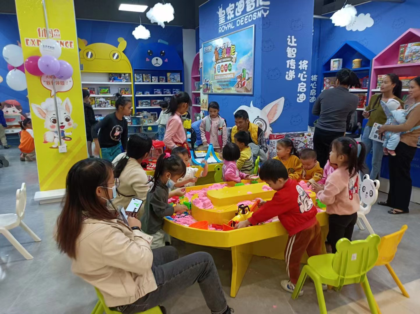 皇家迪智尼 I 父母为孩子做的太多，会导致孩子变成废物！