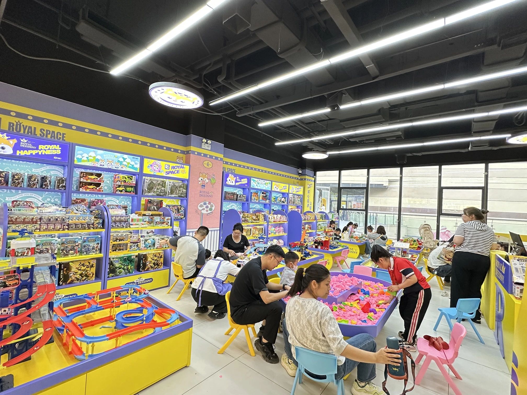皇家迪智尼 I 实体店空窗期情况下，老板们该做点啥呢？
