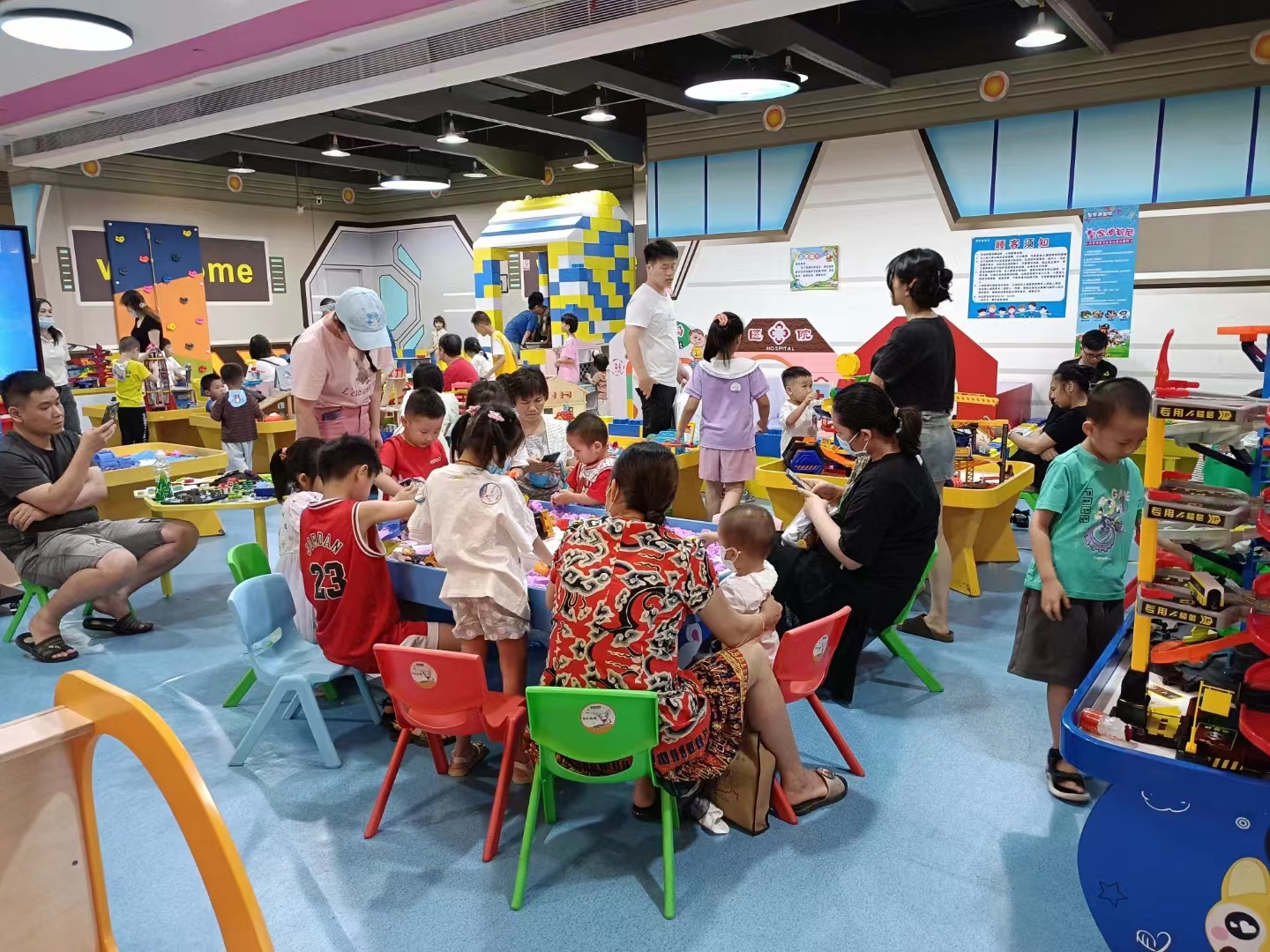 皇家迪智尼 I 想开儿童乐园不知道怎么入手？带你理清开店手续与业态选择