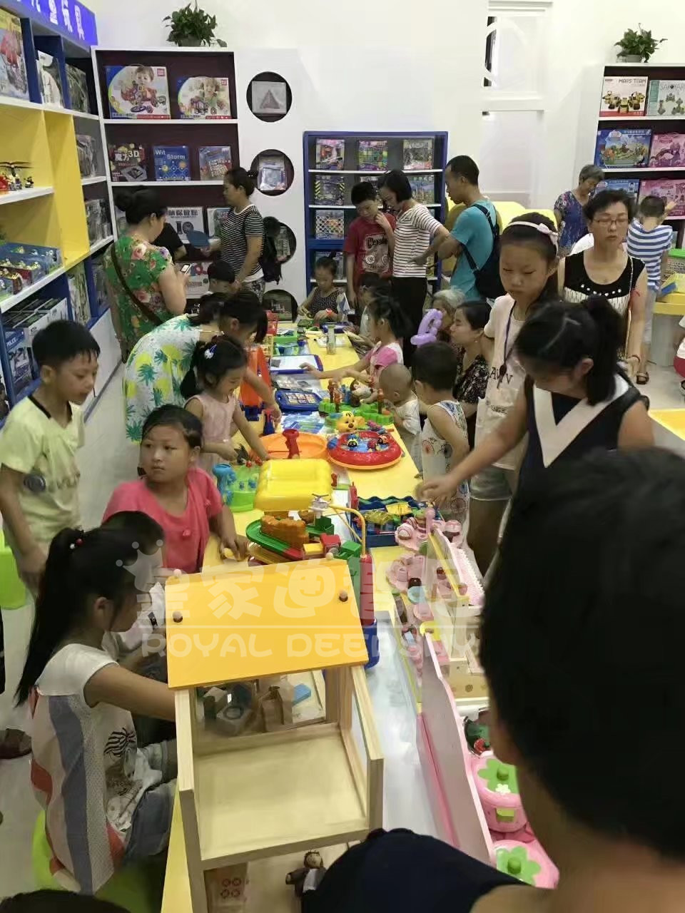 儿童玩具店加盟优势-玩具店开业-皇家迪智尼儿童玩具店加盟官网