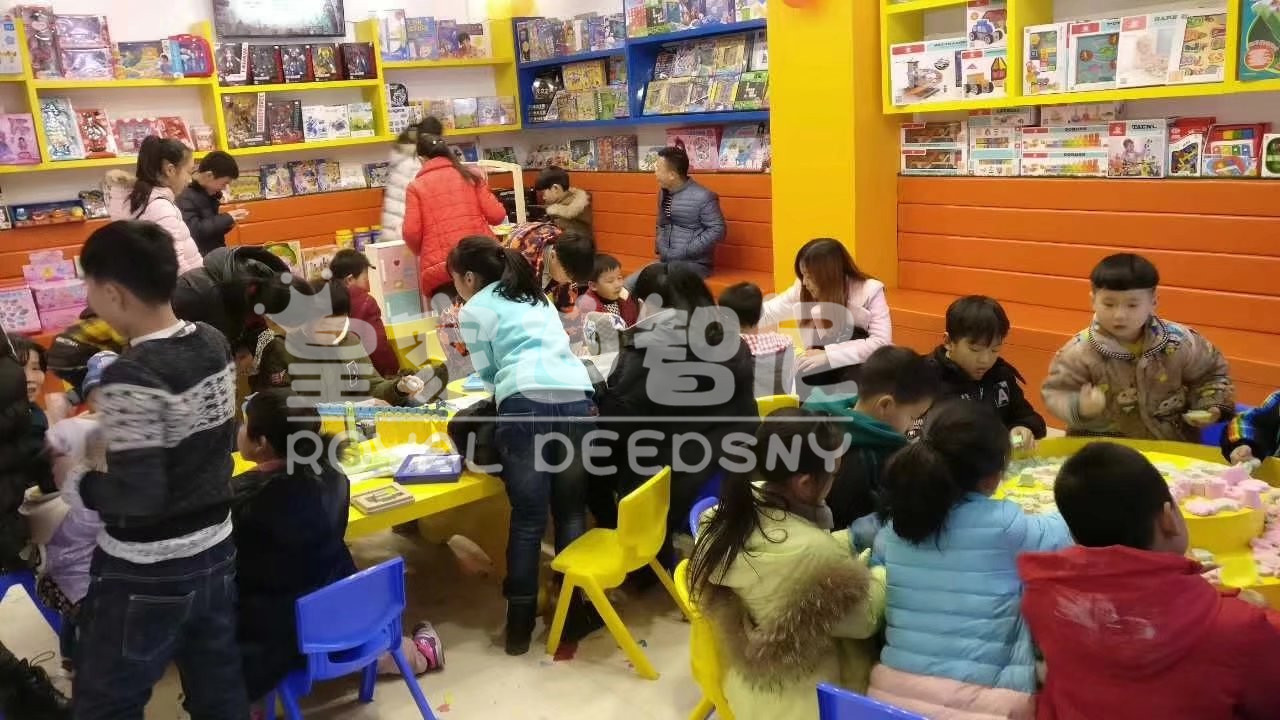 玩具加盟店 -开店活动-皇家迪智尼儿童玩具店加盟官网